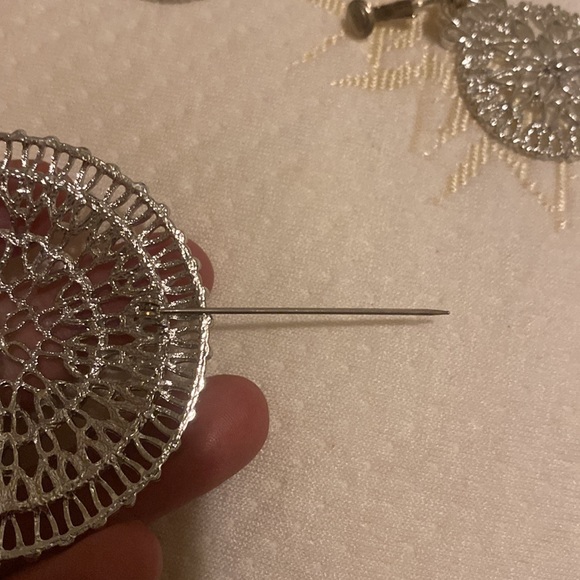 Sarah Coventry brooch and earrings PM 1766 - Picture 5 of 5